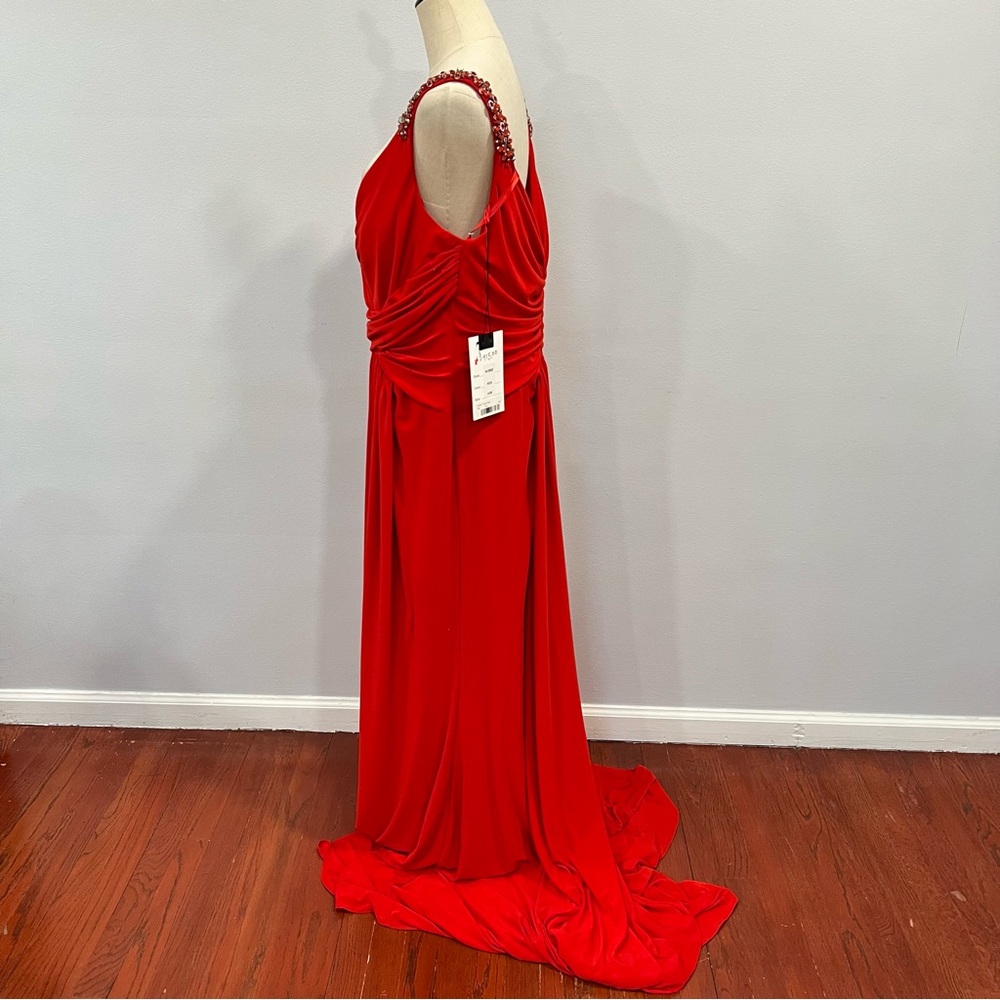 Mac Duggal Red V-Neck V-Back Embellished Shoulders Gloor Length Gown - Reemoly - Picture 10 of 17
